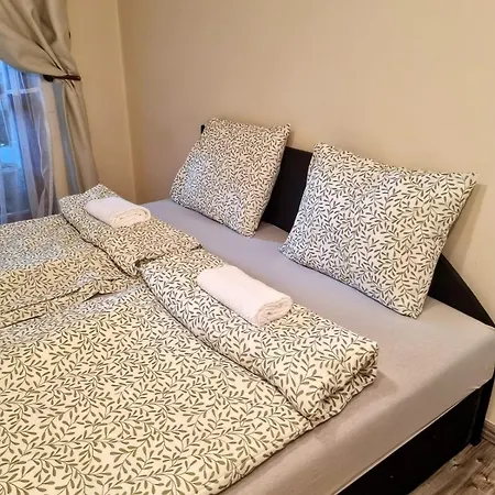 Center House Full With Garden Apartman *