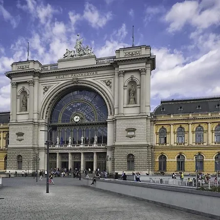 Center House Full With Garden بودابست