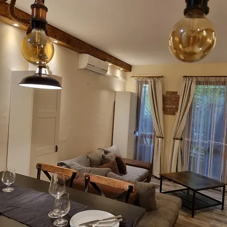 Center House Full With Garden بودابست